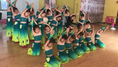 正品儿童傣族舞蹈服孔雀舞服装女孩演出服花开朵朵表演服幼儿女童