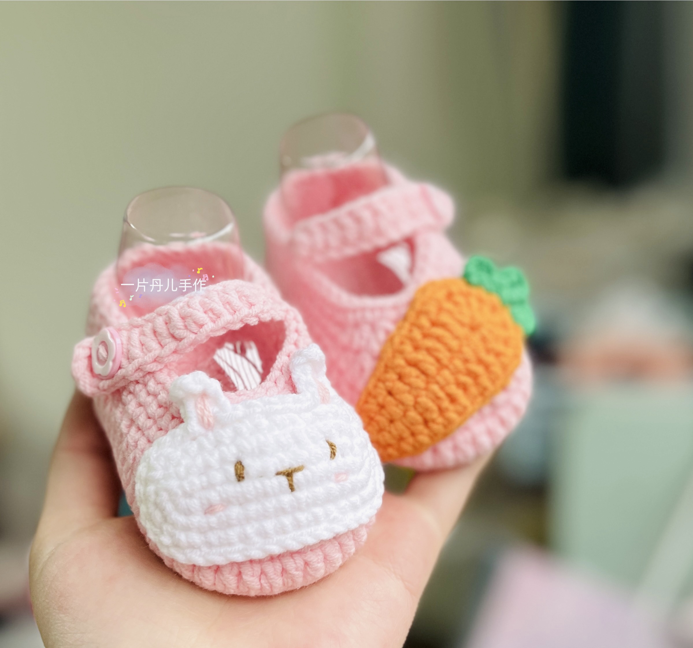 包邮 手工婴儿女可爱兔子萝卜满月百天1-3-6个月宝宝软底毛线鞋袜