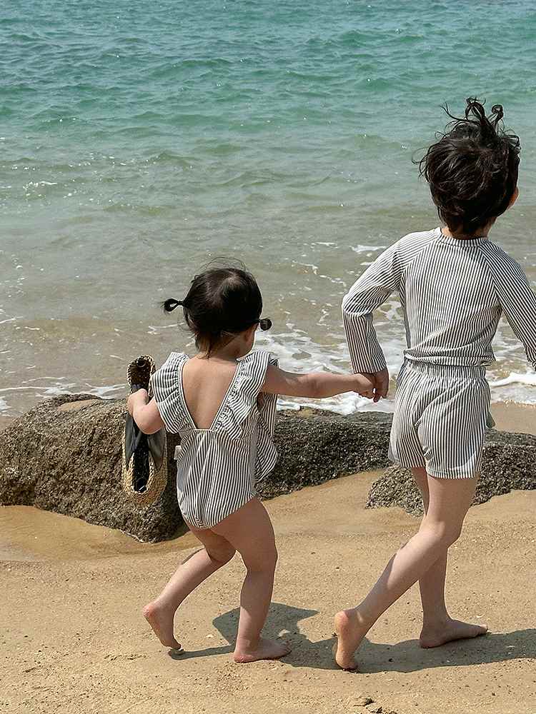 男女儿童泳衣宝宝韩国泳装兄妹洋气条纹速干防晒游泳衣夏季长袖装