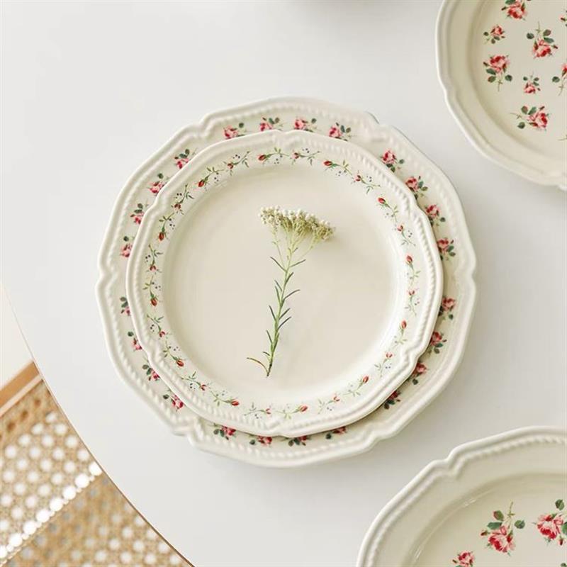 新疆包邮盘子碗餐具套装法式玫瑰浮雕复古花边盘饭碗早餐牛排盘
