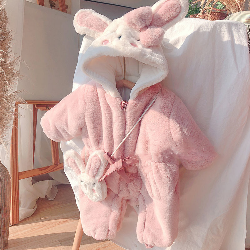 婴儿连体衣秋冬季新款保暖套装衣服加绒小月龄女宝宝外出棉服洋气