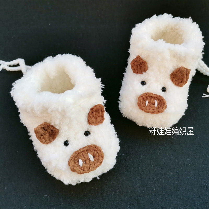 冬季手工编织婴儿毛线鞋满月百天软底加厚绒绒鞋系带宝宝可爱袜子