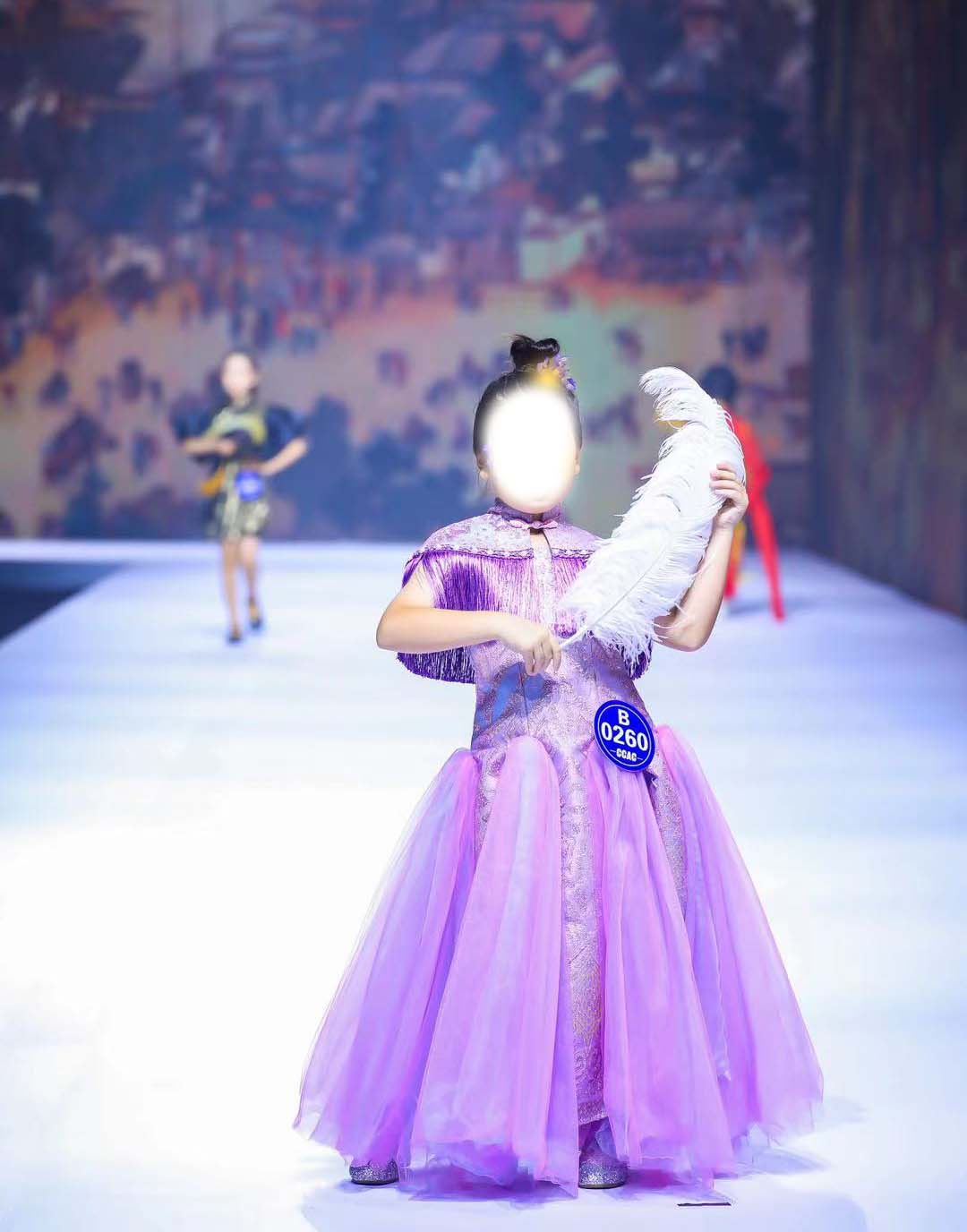 高定紫色中国风国潮无畏山海旗袍模特走秀儿童礼服公主裙出租