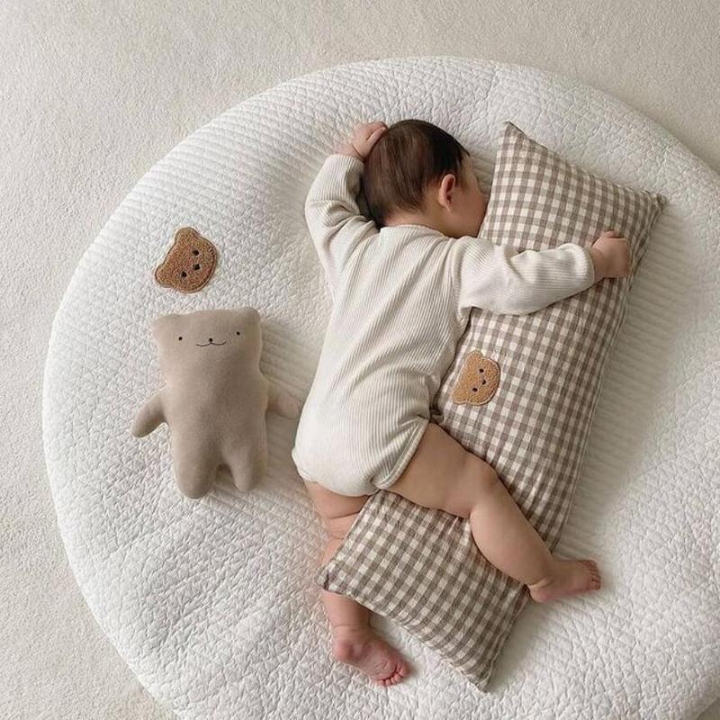 INS 小熊格子抱枕全棉安抚防撞枕儿童睡觉趴枕长条枕宝宝床围靠枕