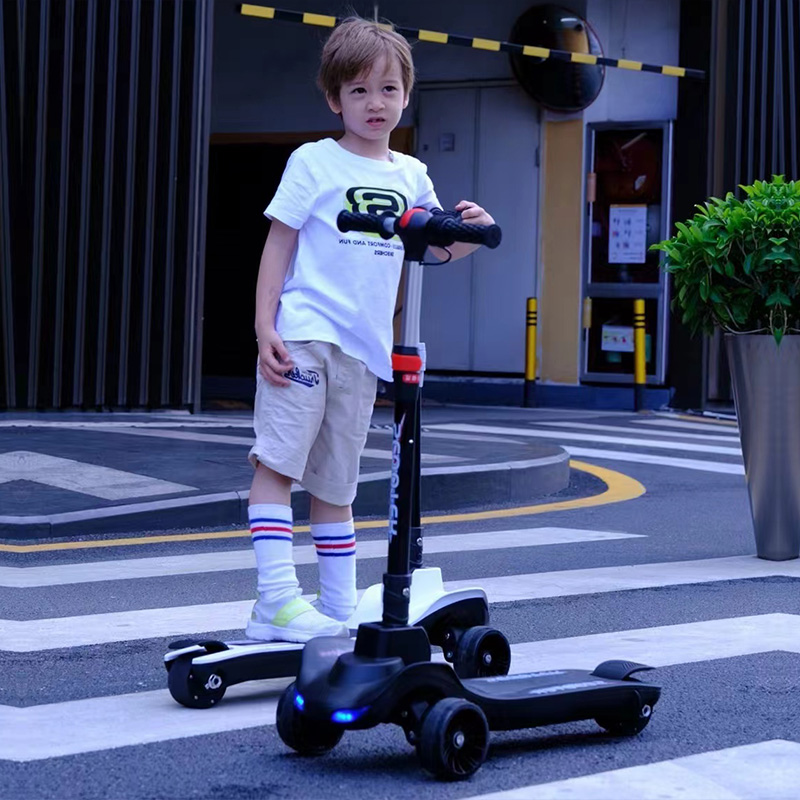 宝宝电动滑板车 6一12岁儿童可充电代步车小学生三轮踏板车蓝牙潮