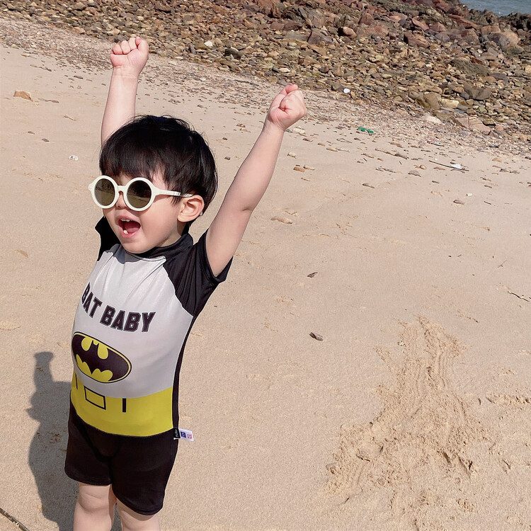 宝宝泳衣男童连体游泳衣蝙蝠侠卡通沙滩泳装2024新款韩版男孩3岁
