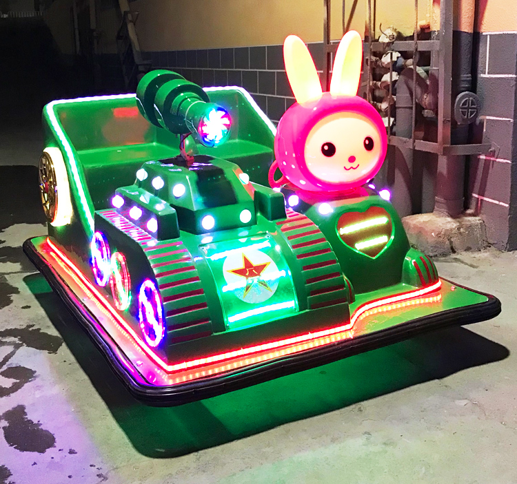 新款疯狂兔子广场儿童碰碰车双人游乐设备户外发光电动电瓶玩具车