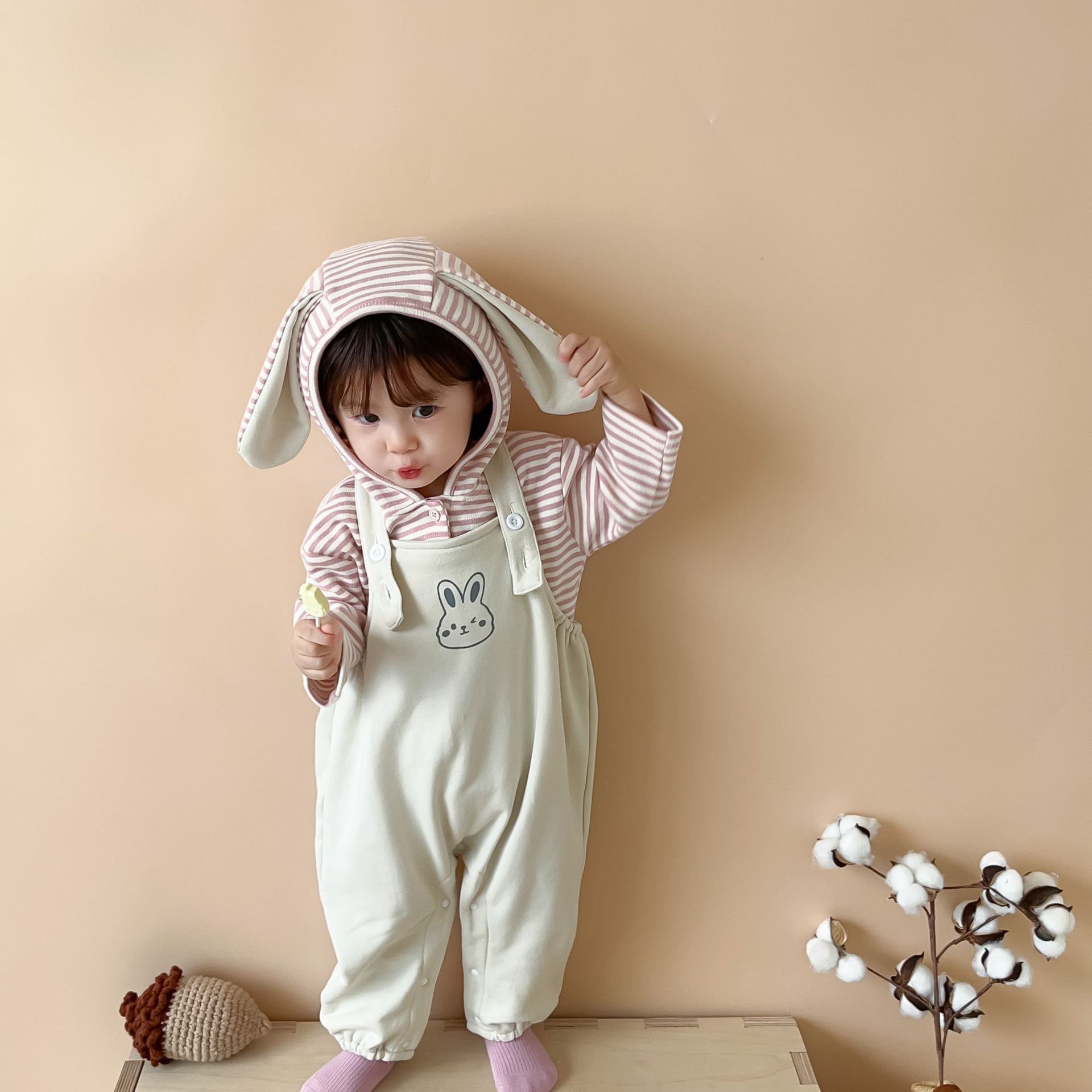 婴儿衣服秋款连体衣套装长袖条纹兔耳朵连帽卫衣背带裤休闲两件套