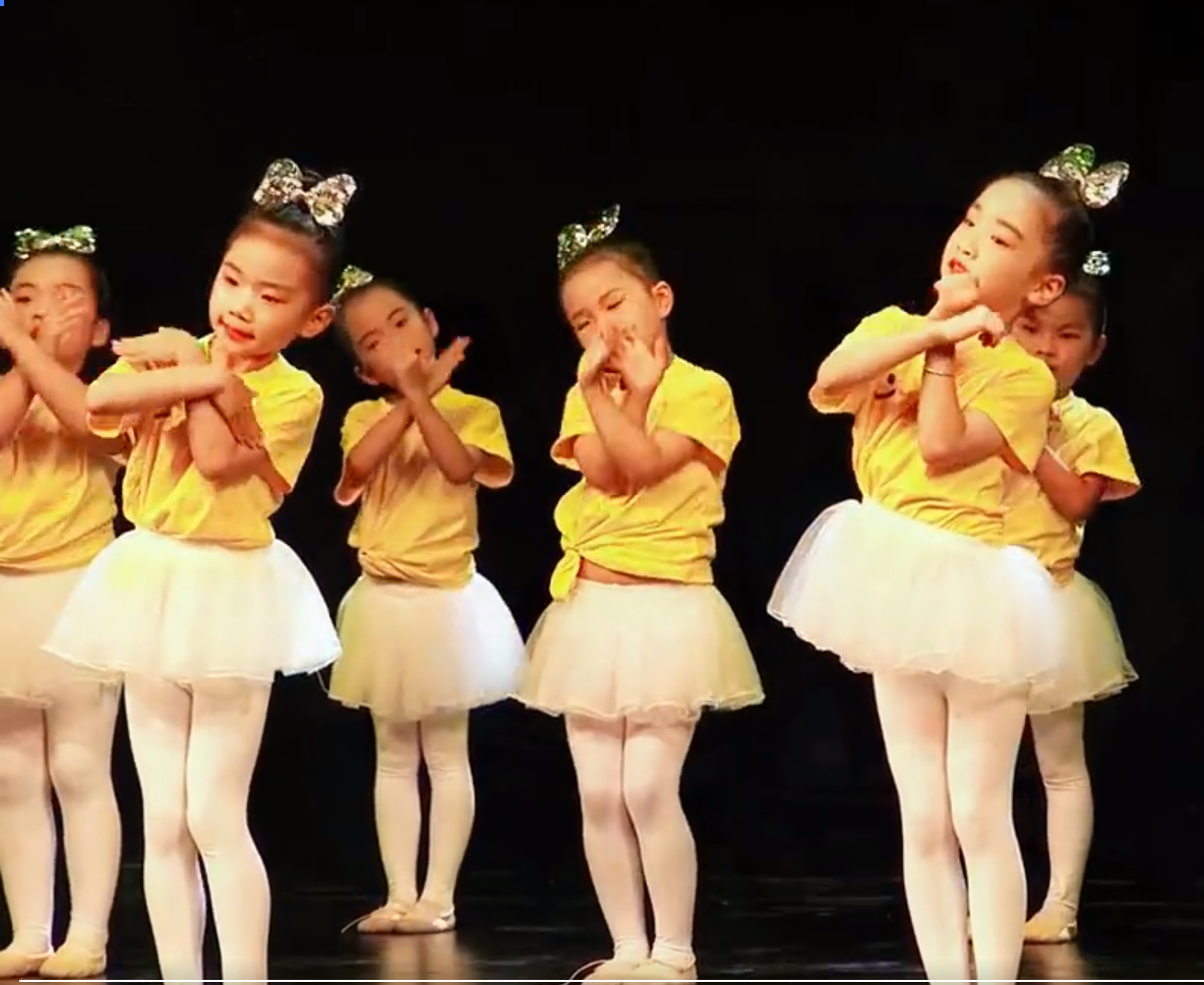 六一儿童快乐宝贝演出服蓬蓬纱裙女童啦啦操服装幼儿园现代舞蹈服