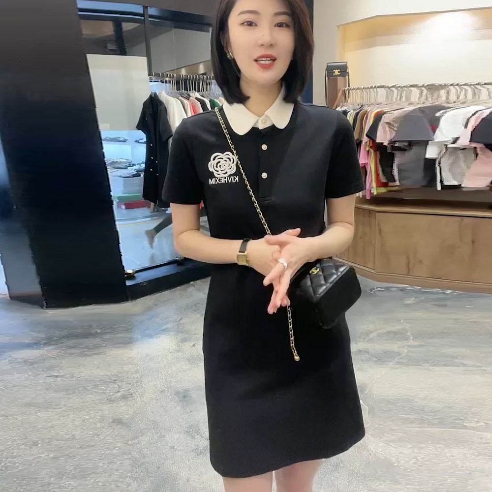 学院风polo领连衣裙女2024新款夏季高级感修身小黑裙法式短裙子