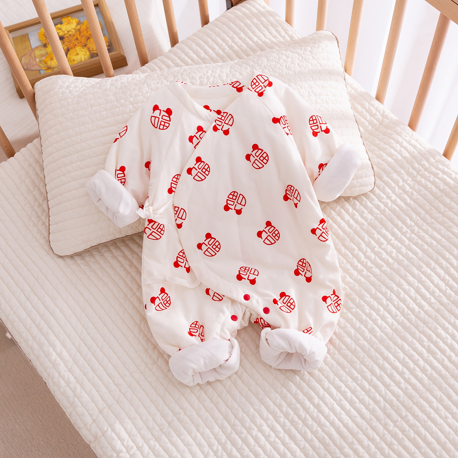 新生婴儿衣服秋冬季夹棉哈衣薄棉满月宝宝连体衣红色和尚服拜年服