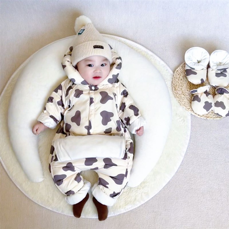 新生婴儿连身衣羽绒服冬季加厚外出抱衣0-6个月男女宝宝冬装0-1岁