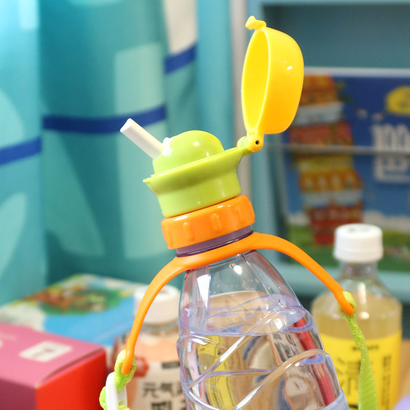 日本利其尔矿泉水瓶转换头带吸管盖宝宝儿童外出便携防漏附背带