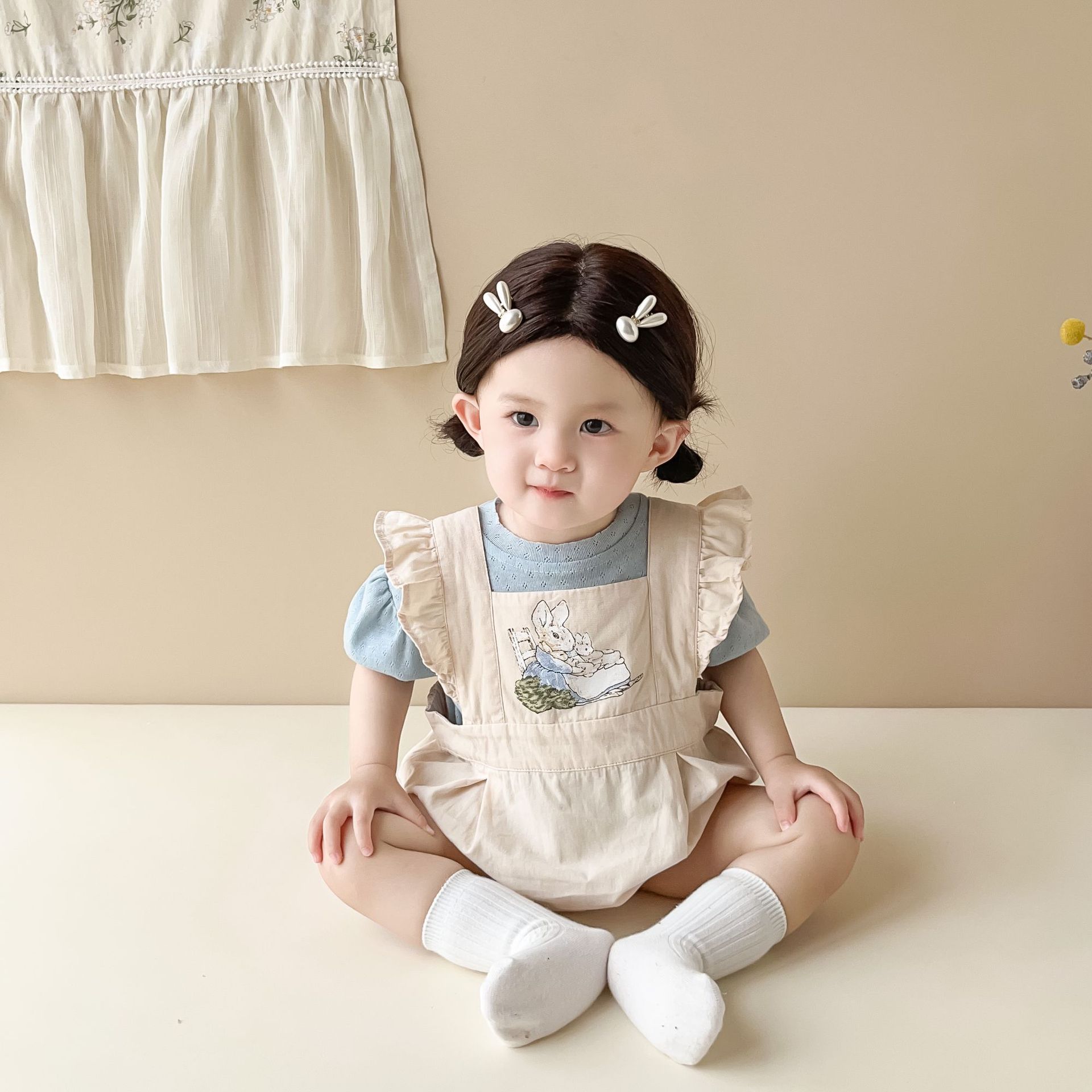 ins夏新款女童套装婴幼儿镂空针织短袖+卡通兔子背带包屁裤两件套