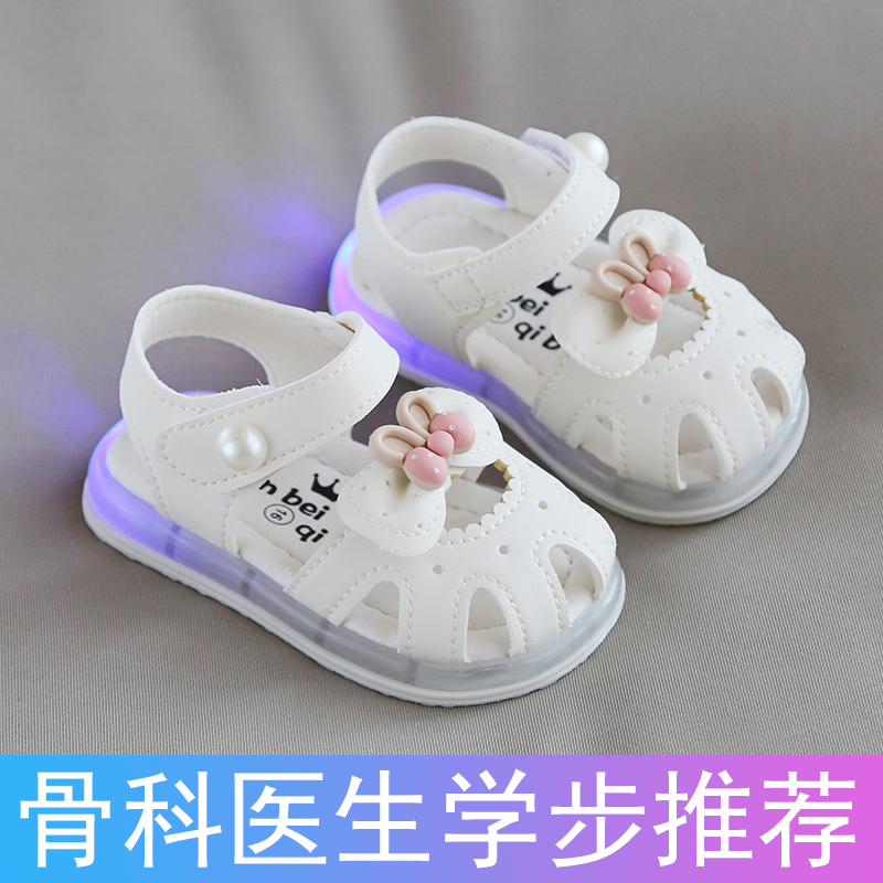 宝宝凉鞋学步鞋夏季0-1-2岁女童小公主鞋可爱软底亮灯婴幼儿童鞋3