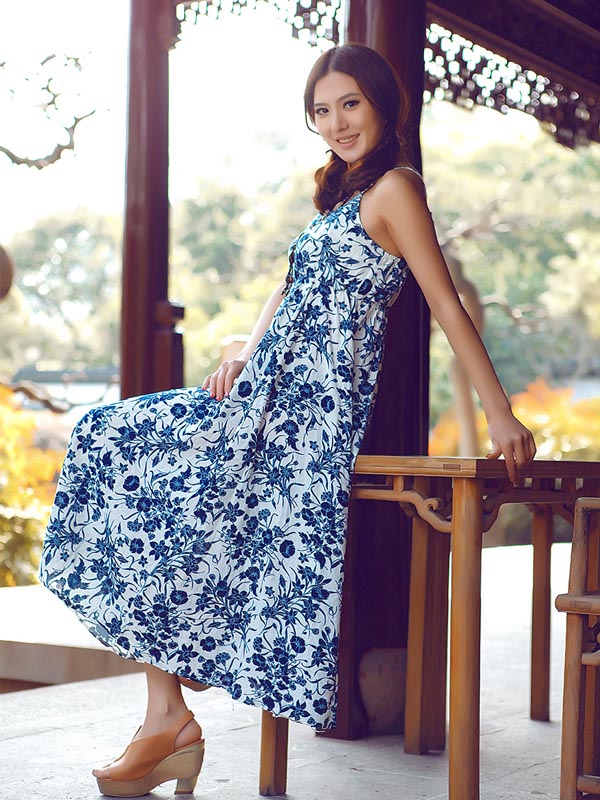 夏季新款棉麻吊带裙 中长款休闲气质一字领显瘦碎花长裙 蓝青花瓷