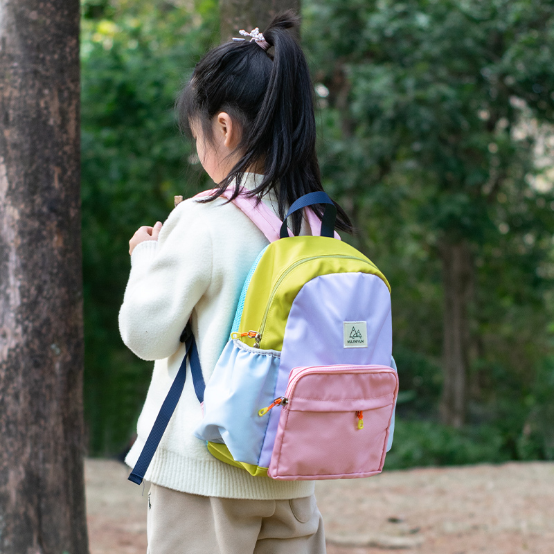 户外儿童小背包出游幼儿园轻便双肩包旅行小学生女孩书包春游超轻