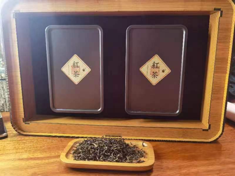 贵州安顺特产明英老树红茶礼盒装200g