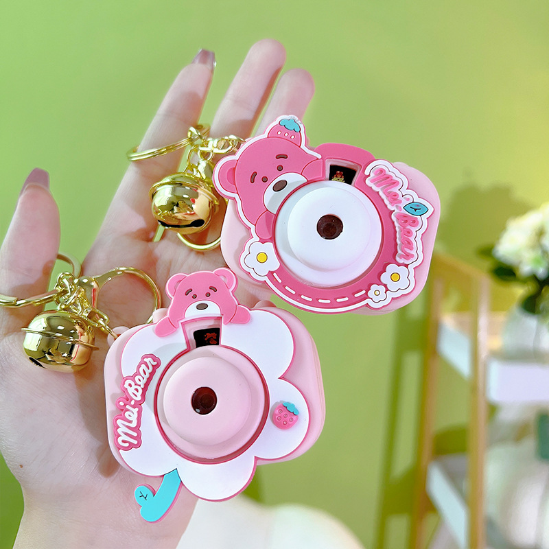萌趣可爱发光投影莓莓熊甜蜜相机汽车钥匙扣挂件创意个性背包配饰