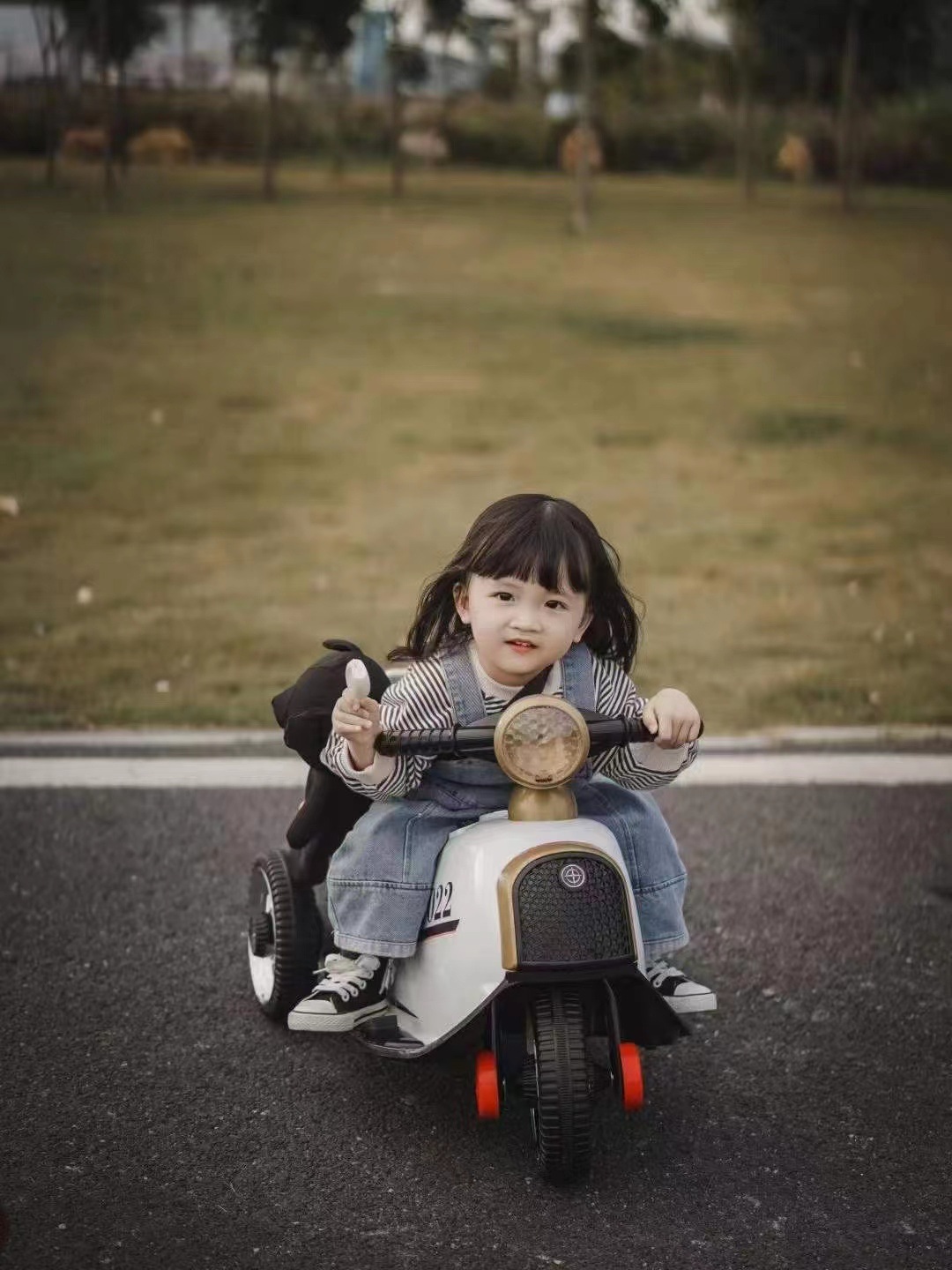 儿童电动车摩托车充电可坐人三轮车男女孩宝宝2-7岁早教玩具童车