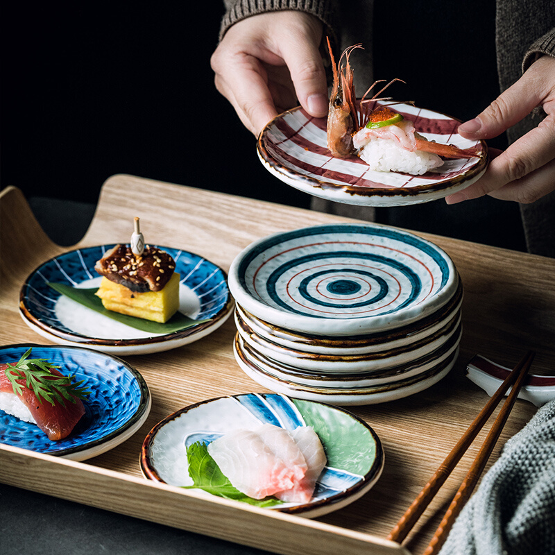 日式陶瓷回转寿司点心碟子和风彩绘餐厅摆台面刺身圆形浅式平盘