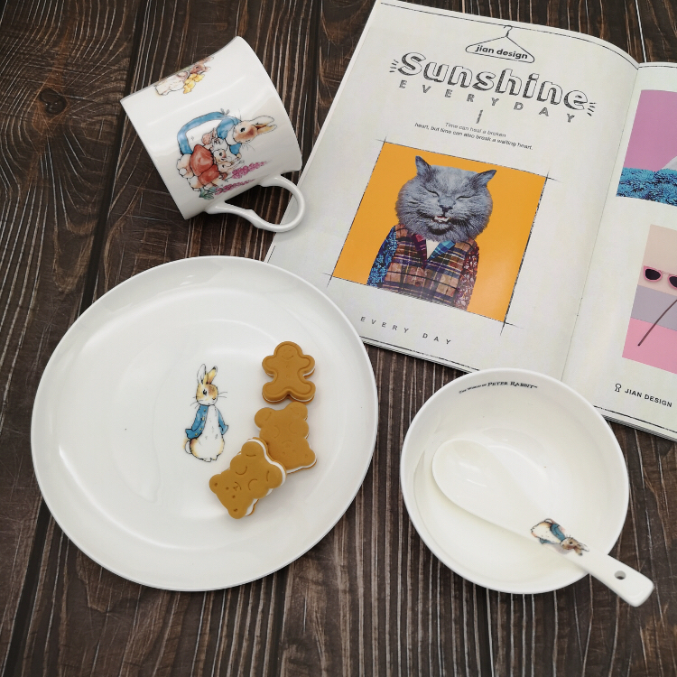 出口骨瓷彼得兔家用餐具卡通可爱米饭碗牛奶杯马克杯儿童餐盘单个