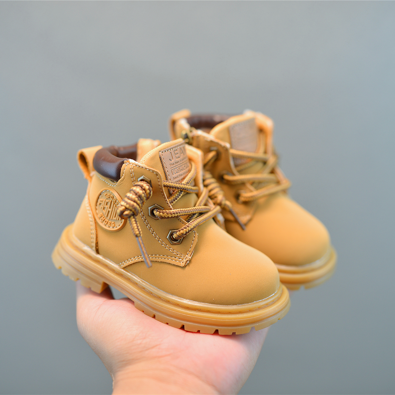 儿童马丁靴软底男宝宝学步鞋秋季新款女童婴儿鞋子一岁休闲小黄鞋