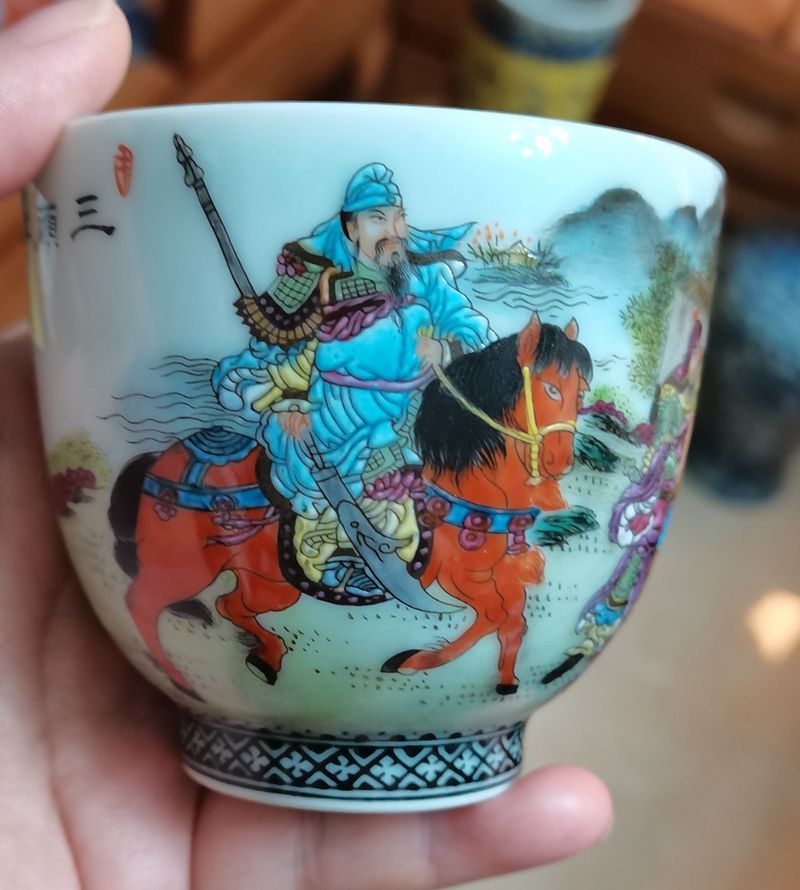 景德镇陶瓷茶杯手绘粉彩人物三顾茅庐主人杯