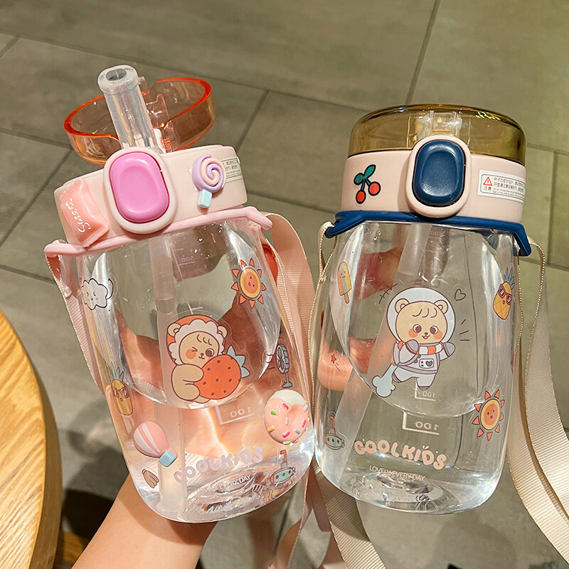 BG54背带水杯女可爱夏天塑料杯子便携小巧儿童吸管杯女生斜挎运动