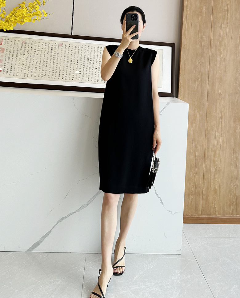 C2901 时尚巴黎的老店 品质及好 显瘦 气质小圆领 黑色无袖背心裙