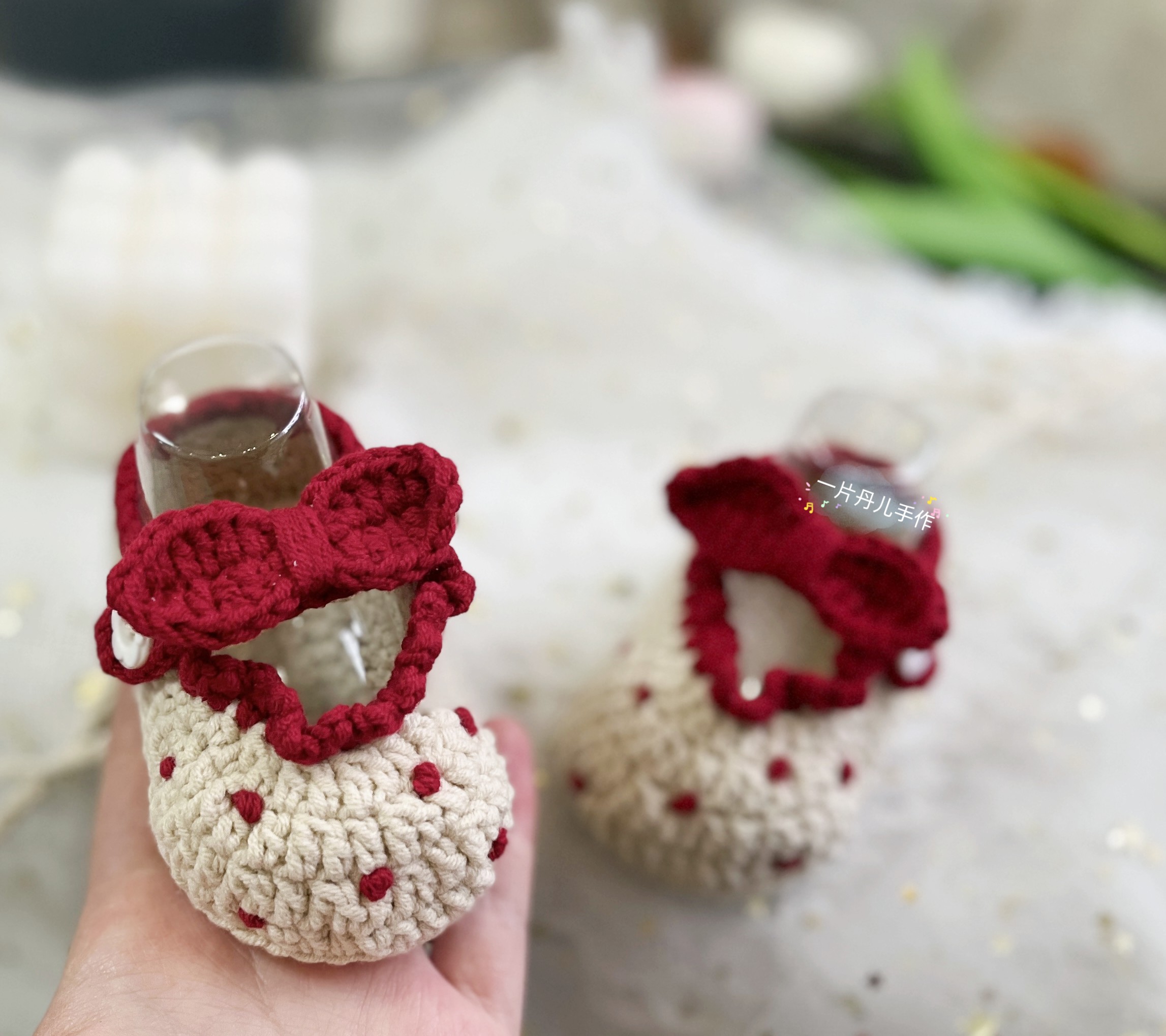 包邮 成品手工婴儿女蝴蝶结珍珠满月百天1-3个月宝宝软底毛线鞋袜