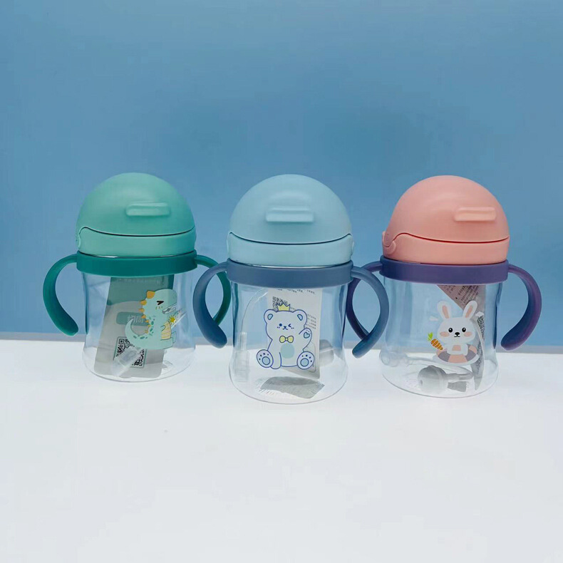新疆包邮儿童婴儿吸管杯pc塑料水杯幼儿园宝宝喝水带手柄学饮杯