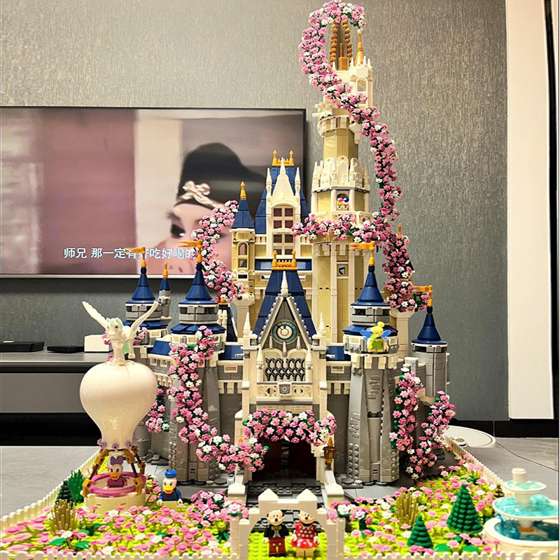 2024新款樱花迪士尼公主城堡乐园女孩成人版拼装积木玩具女生礼物