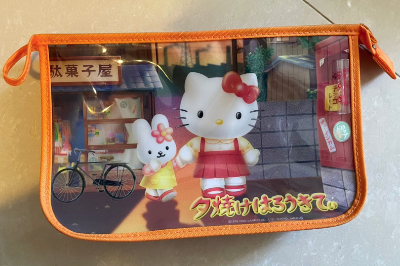 收藏绝版品～Sanrio Hello Kitty夕烧小时候零食系列PVC收纳包