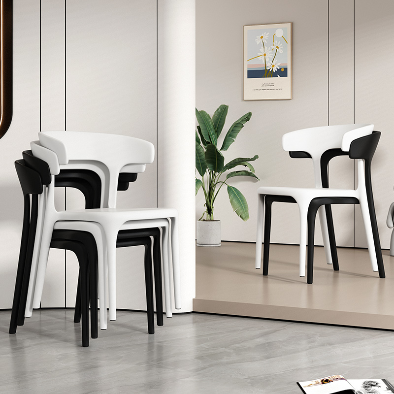 书桌凳子餐桌餐椅家用塑料靠背懒人休闲简约商用北欧办公牛角椅子
