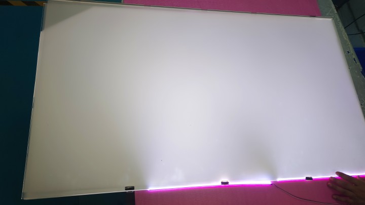 依芷美导光板工厂店 光学导光板 拼接屏电视教育会议广告机板定制