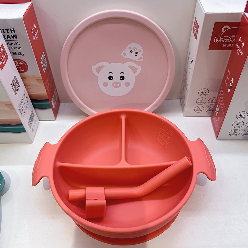 宝宝餐盘吸盘一体式分格盘婴儿硅胶吸管碗吃饭训练勺儿童餐具套装
