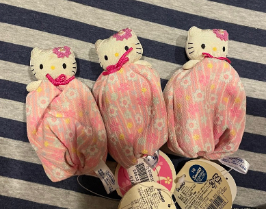 Sanrio Hello Kitty造型和服布舒压沙包