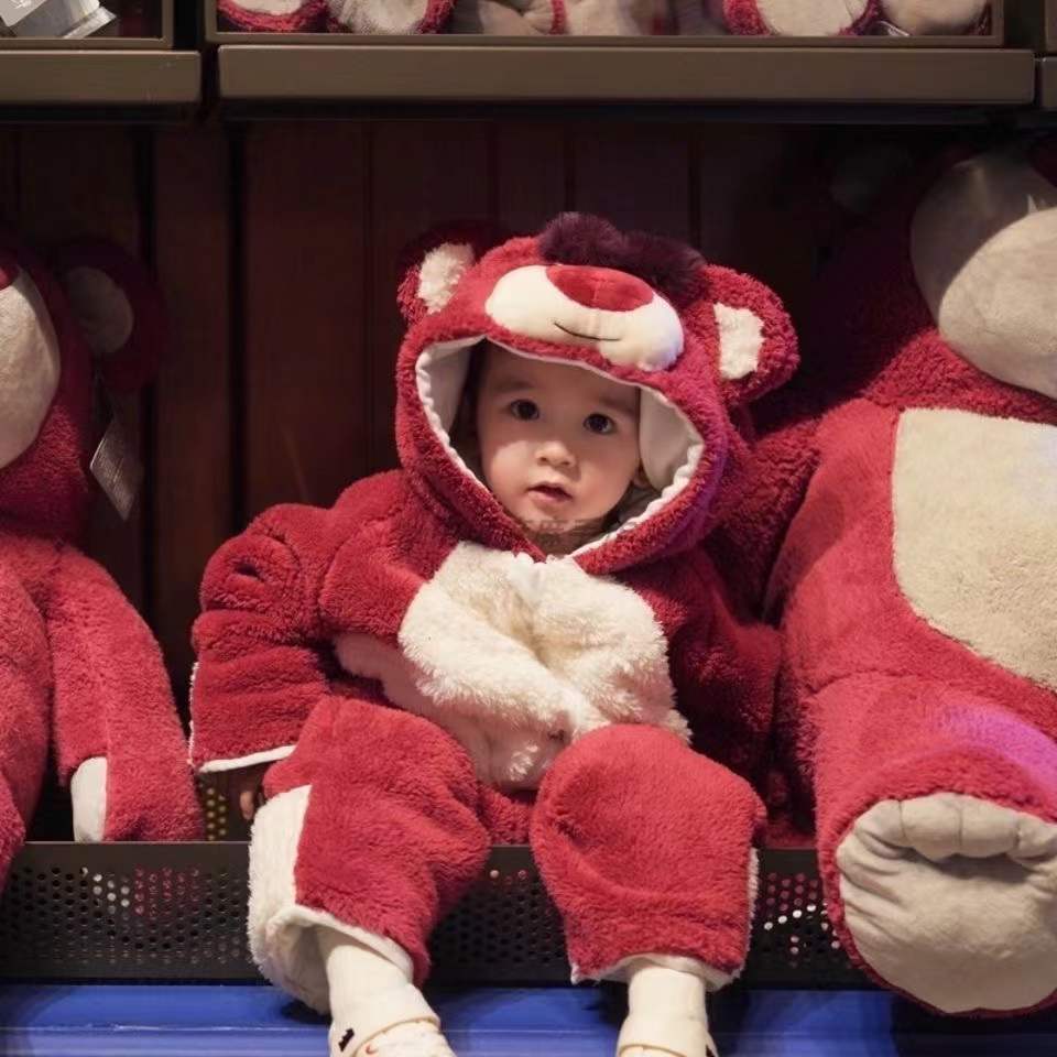 宝宝连体衣婴儿冬季迪士尼家居服男女童草莓熊睡衣加厚儿童爬爬服