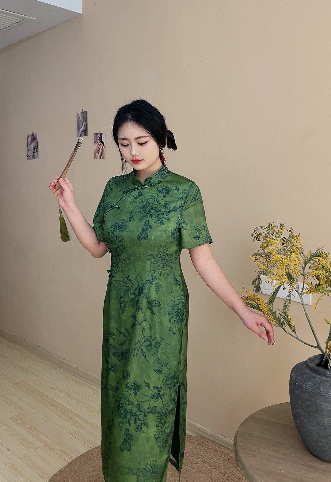 春间茶【自制款】新中式显白绿色高级缎面丝滑大码胖mm旗袍连衣裙