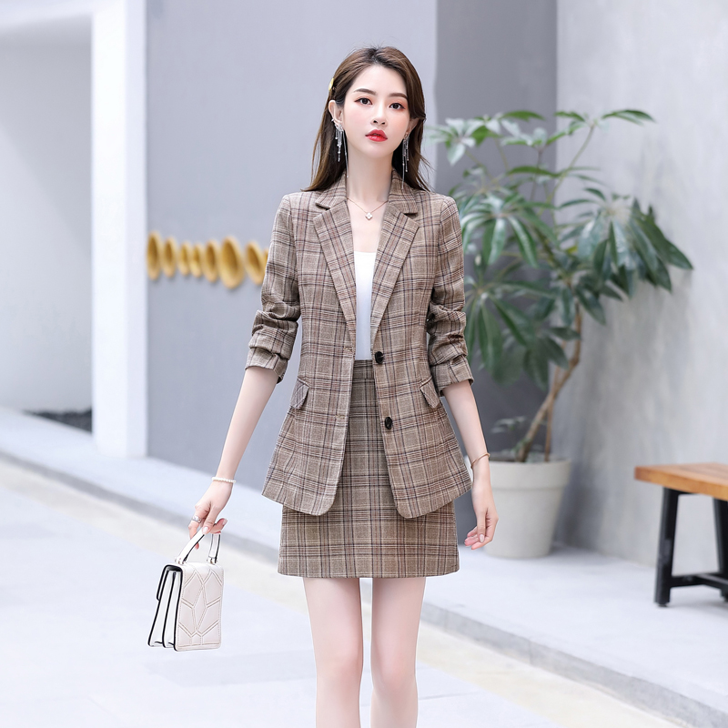 时尚套装女2021春秋季新韩版修身职业套裙大码女装小西装格子外套