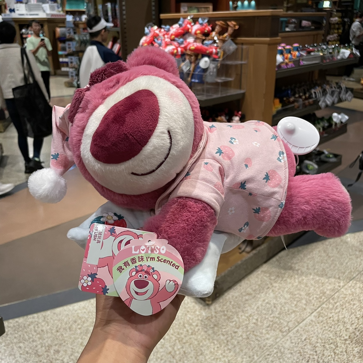 上海迪士尼国内代购玩具总动员睡眠趴趴草莓熊玩具玩具公仔靠抱枕
