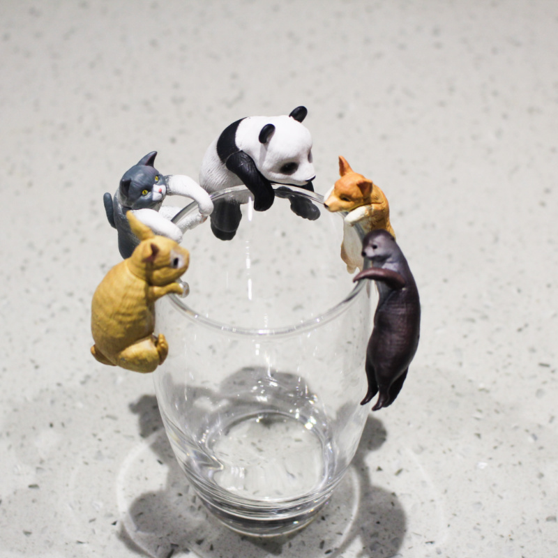 日本扭蛋目不转睛的动物杯挂公仔熊猫狗狗猫咪兔兔手办杯缘子