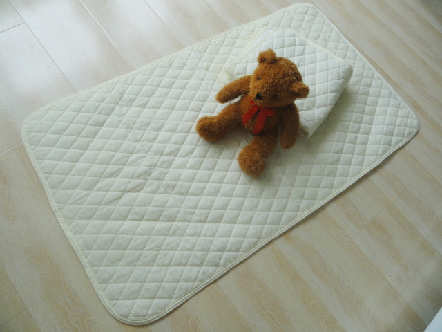 外贸日单 纯棉布绗缝婴儿薄褥垫 儿童加厚床单幼儿园床褥70*120CM